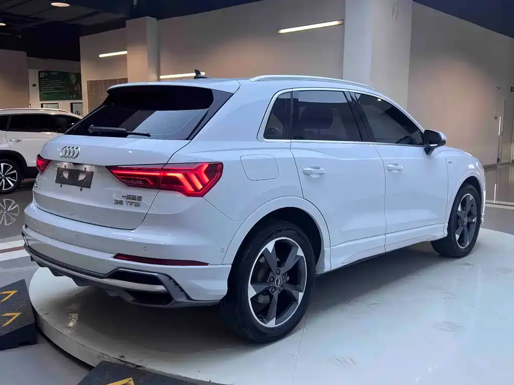 Audi Q3 — фото 10