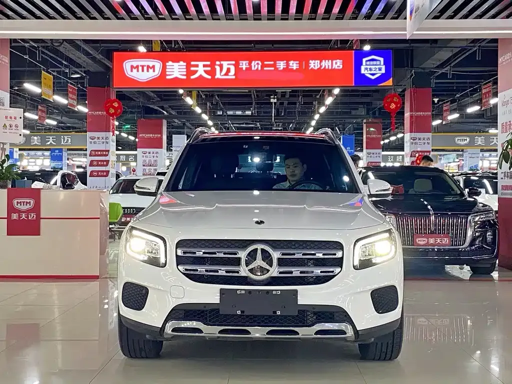 Mercedes-Benz GLB — фото 1