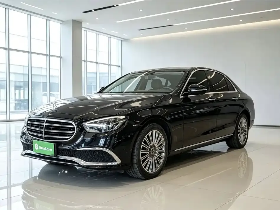 Mercedes-Benz E-Class — фото 1