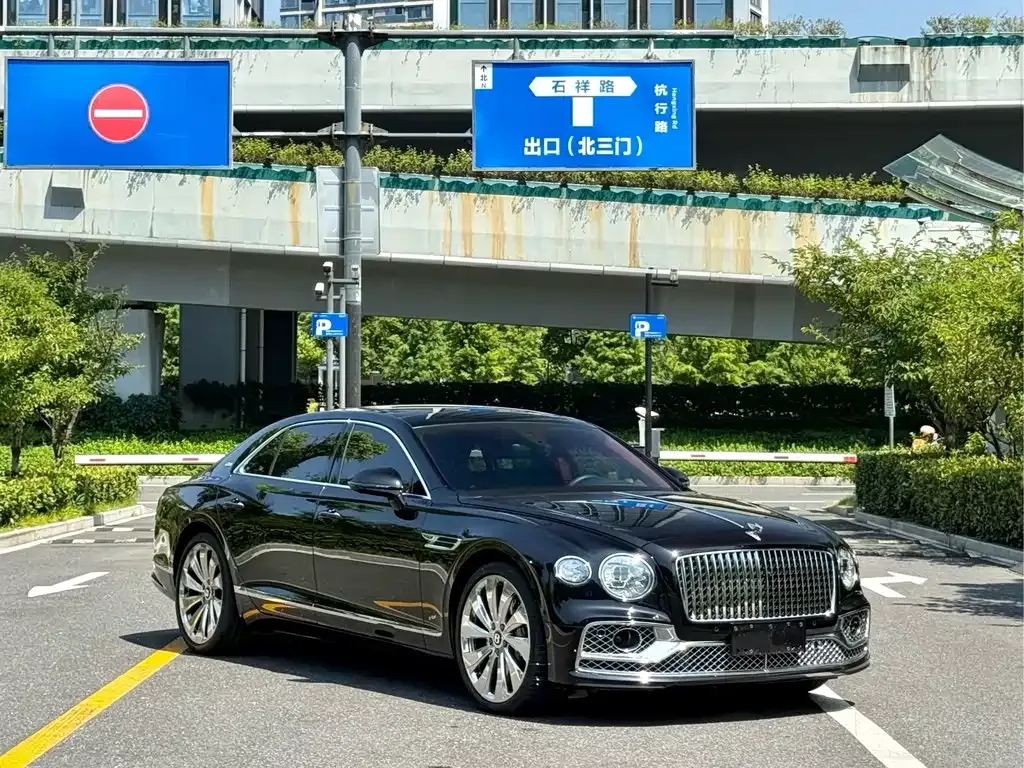 Bentley Flying Spur — фото 3