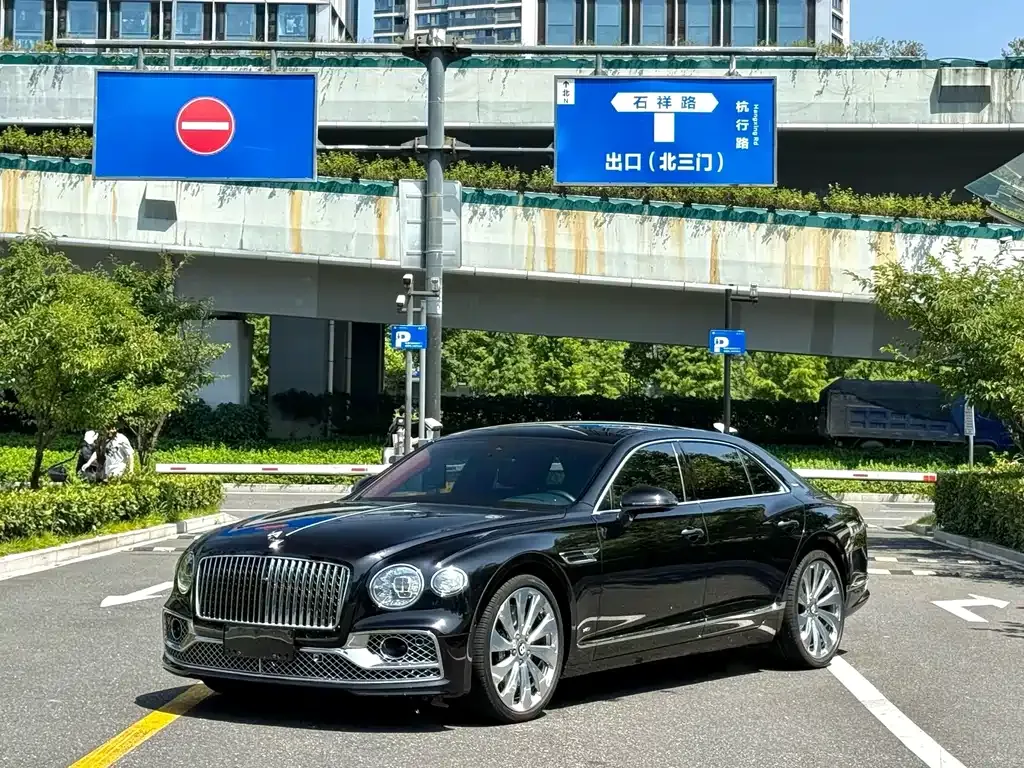 Bentley Flying Spur — фото 5