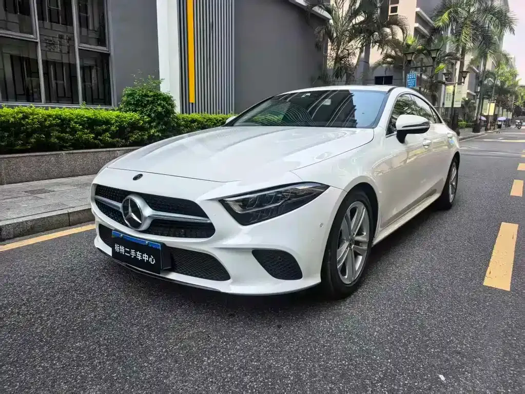 Mercedes-Benz CLS — фото 1
