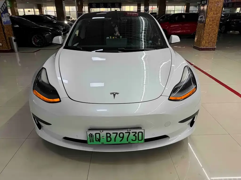 Tesla Model 3 — фото 1