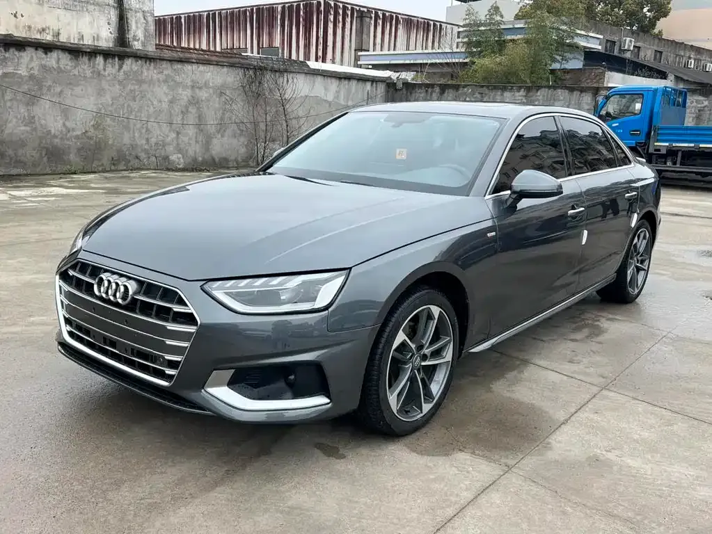 Audi A4L — фото 1