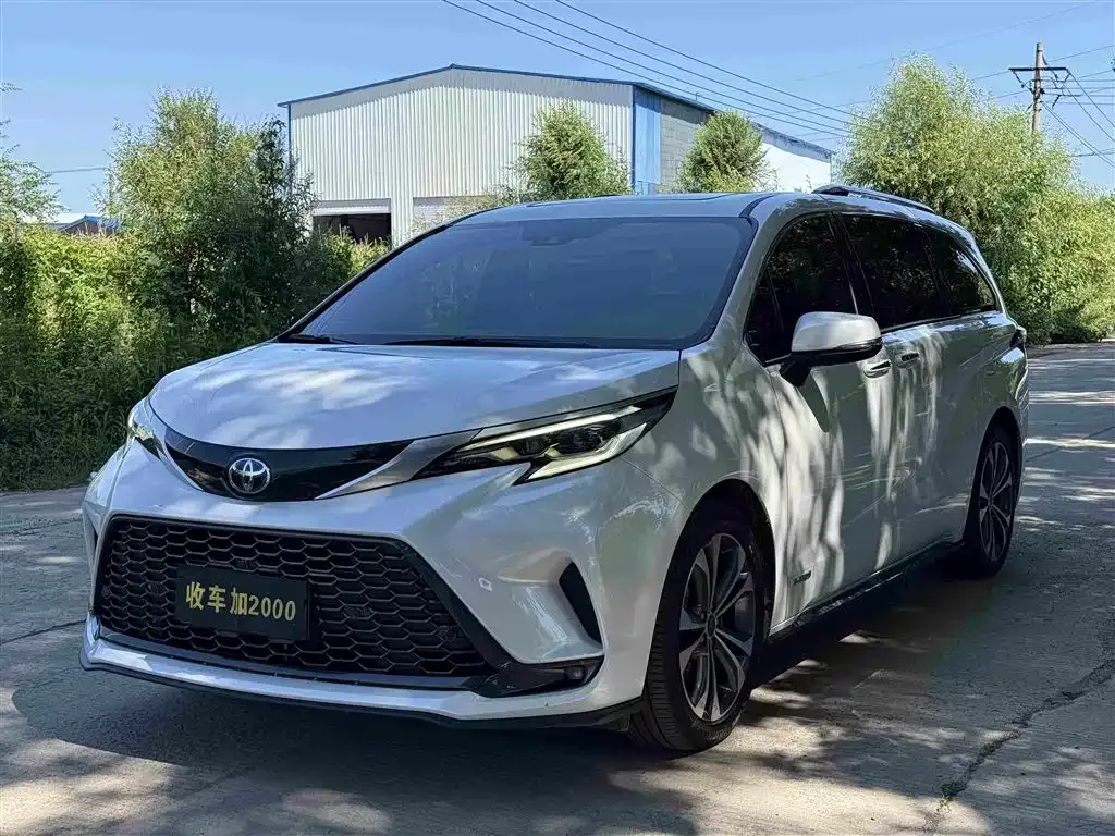 Toyota Granvia — фото 1