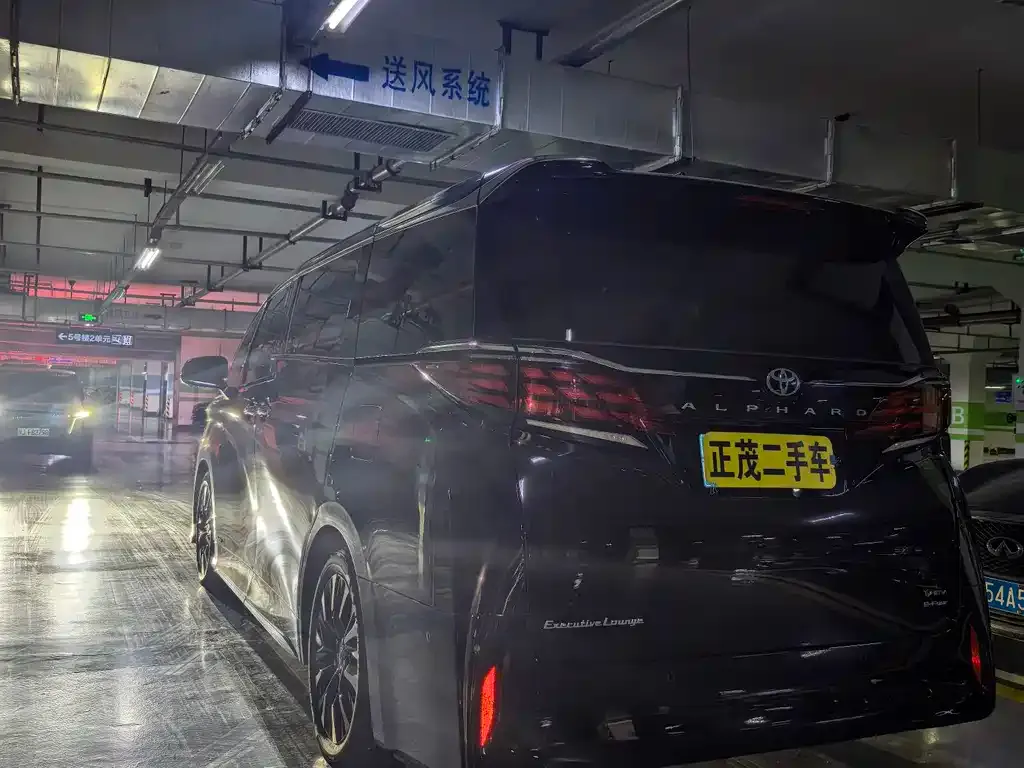 Toyota Alphard — фото 3