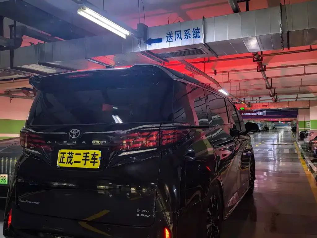Toyota Alphard — фото 4