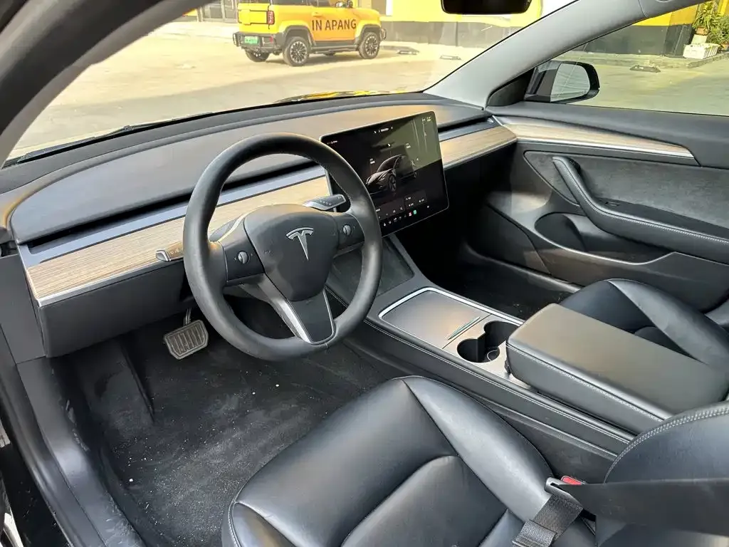 Tesla Model 3 — фото 5