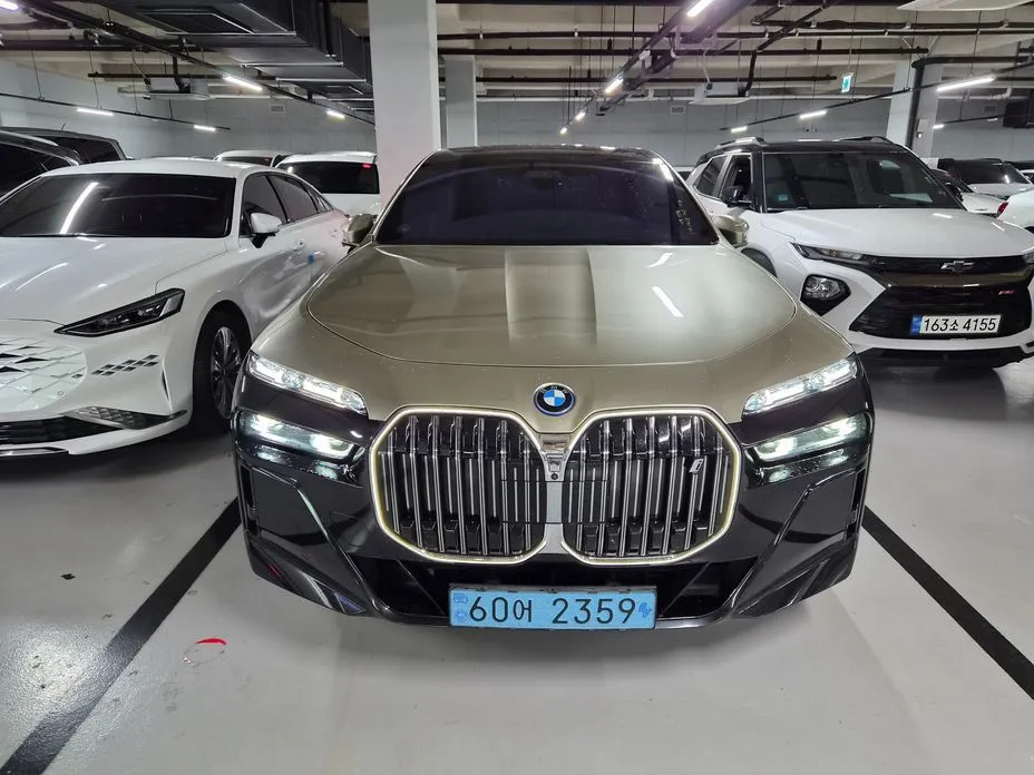 BMW i7 — фото 1