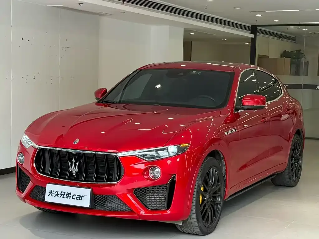 Maserati Levante — фото 1