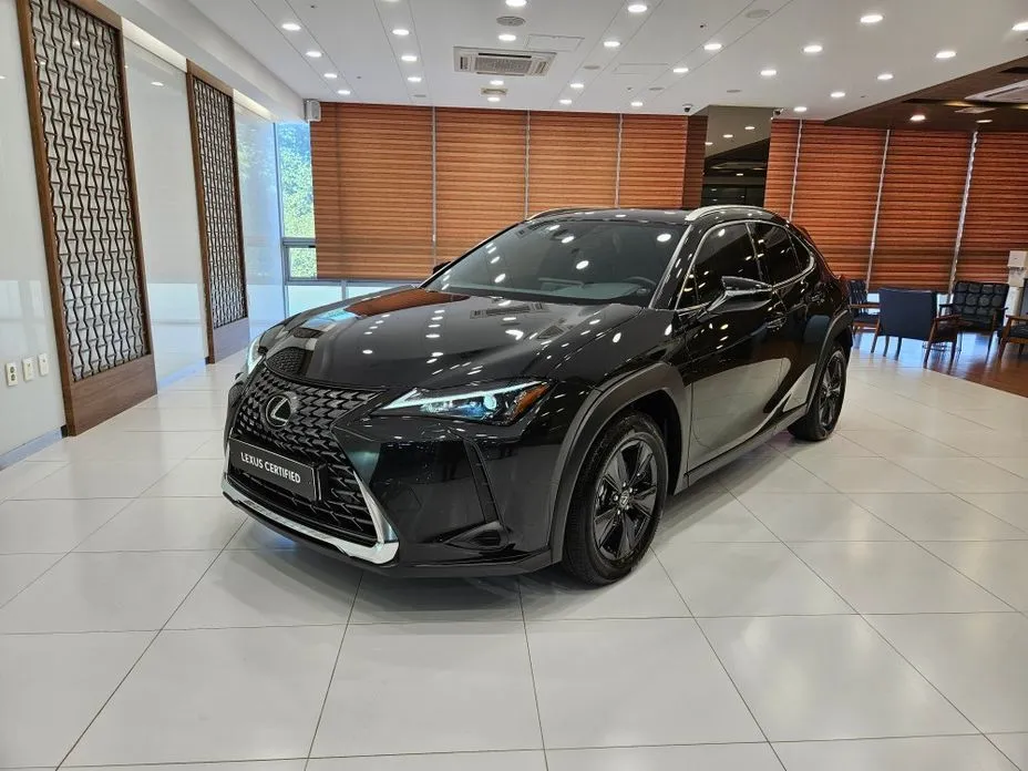Lexus UX — фото 1