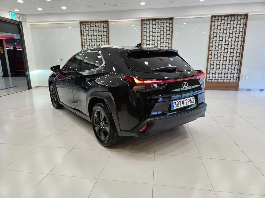 Lexus UX — фото 3