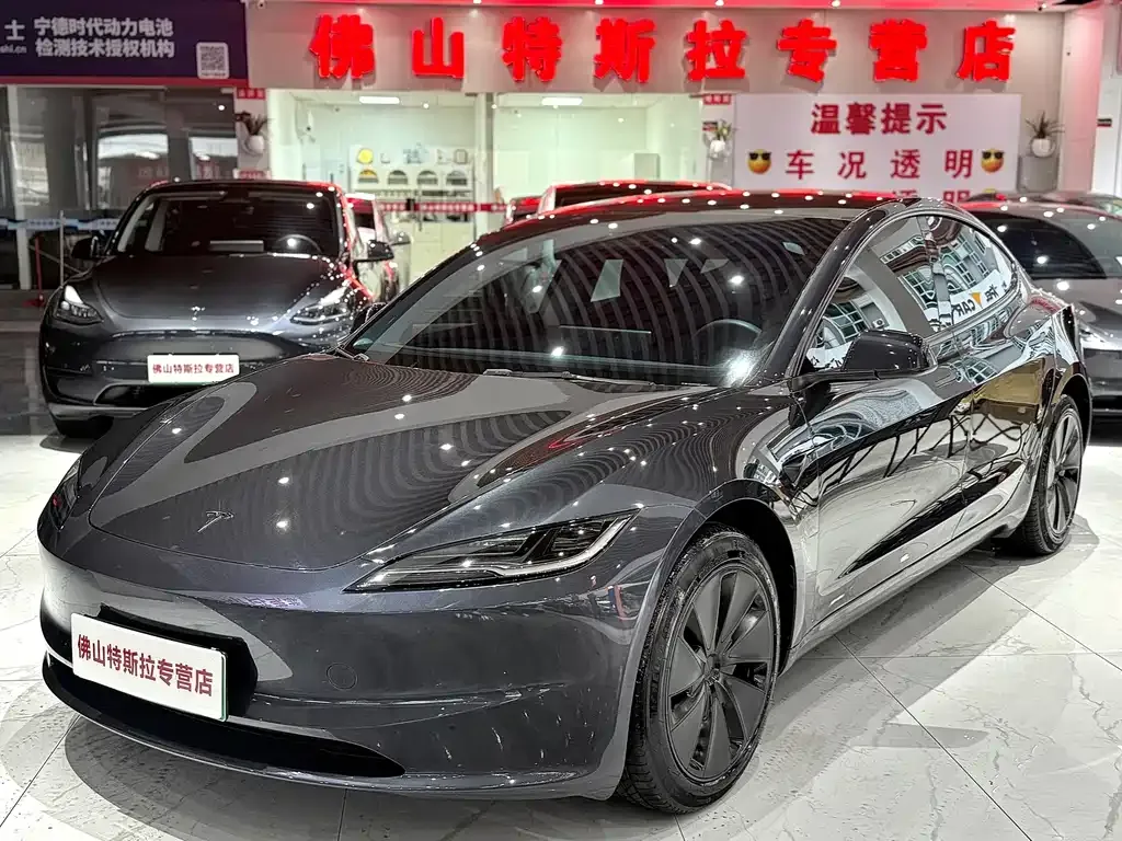 Tesla Model 3 — фото 1