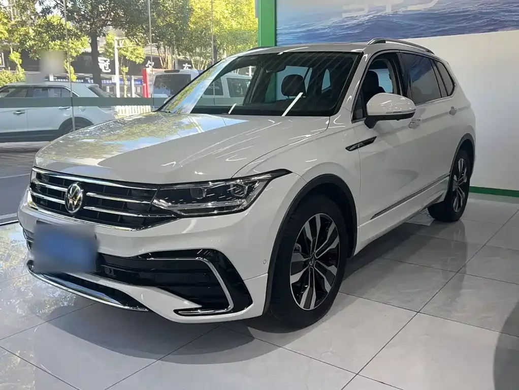 Volkswagen Tiguan L — фото 4