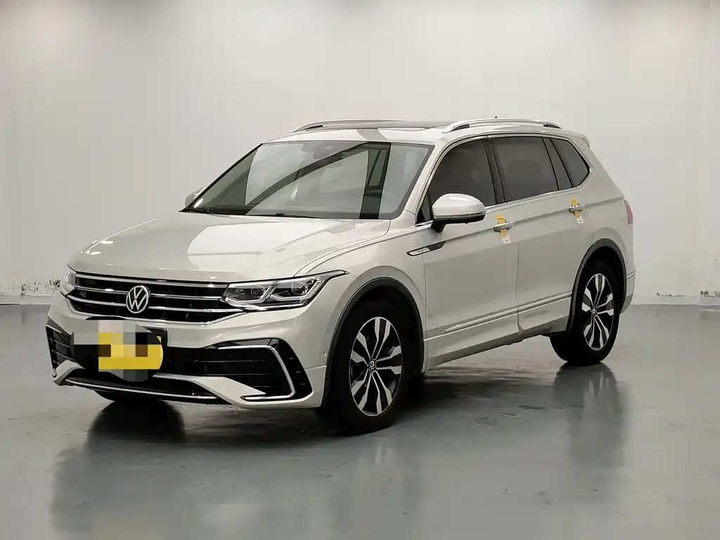 Volkswagen Tiguan L — фото 1
