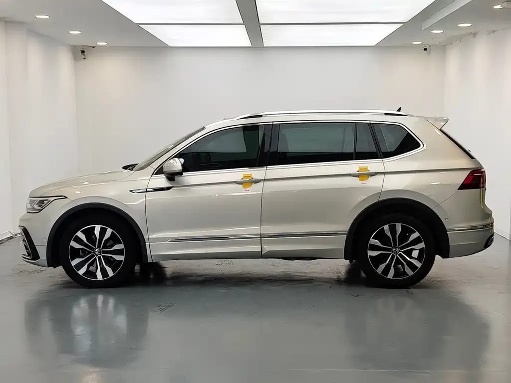 Volkswagen Tiguan L — фото 10