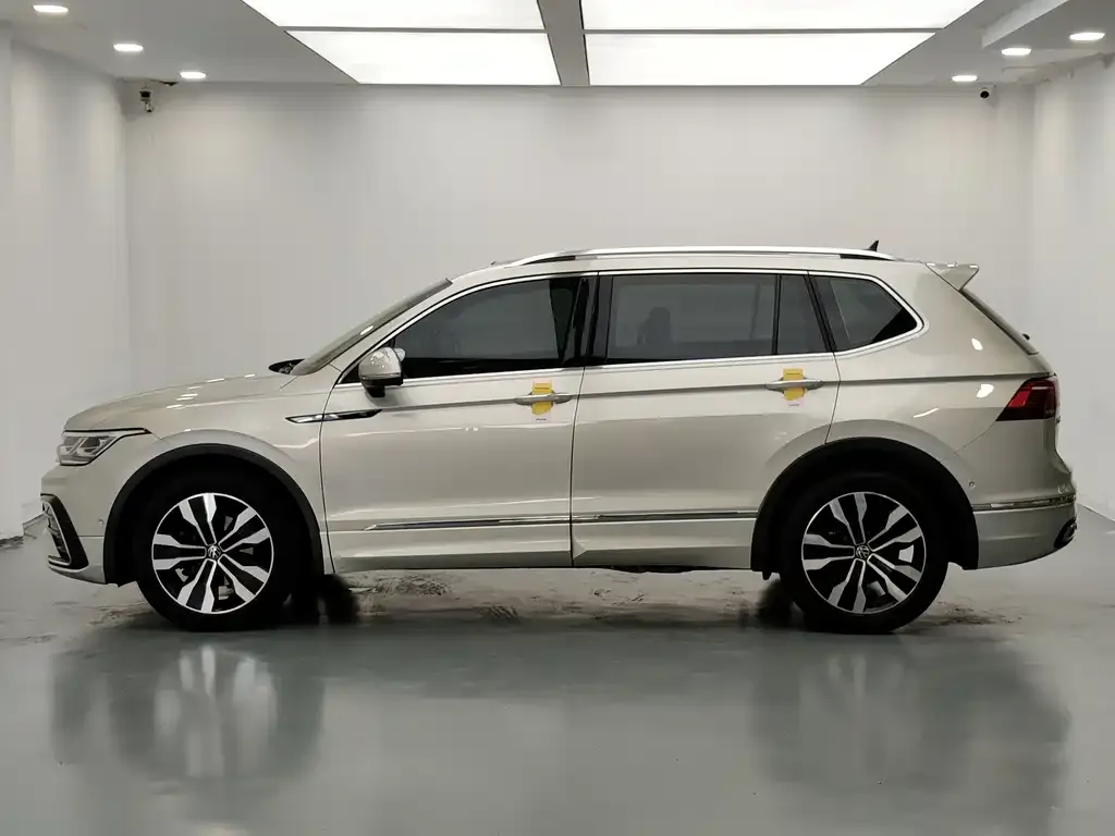 Volkswagen Tiguan L — фото 4