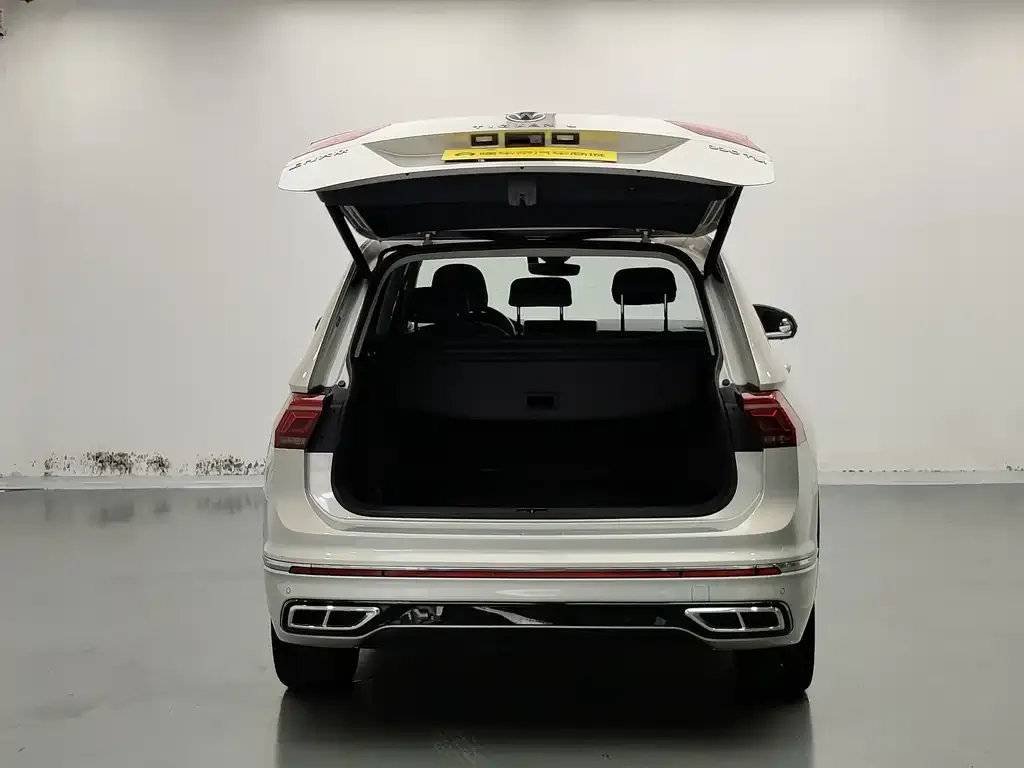 Volkswagen Tiguan L — фото 3
