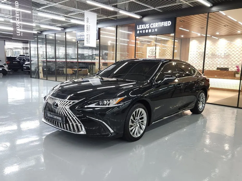 Lexus ES — фото 1
