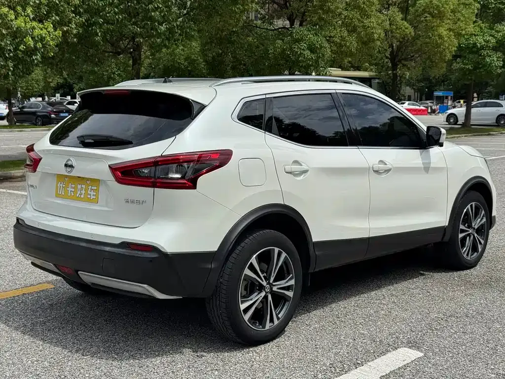 Nissan Qashqai — фото 10