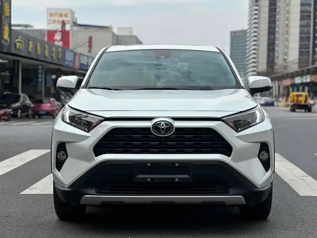 Toyota RAV4 — фото 5