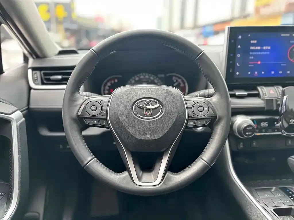 Toyota RAV4 — фото 3