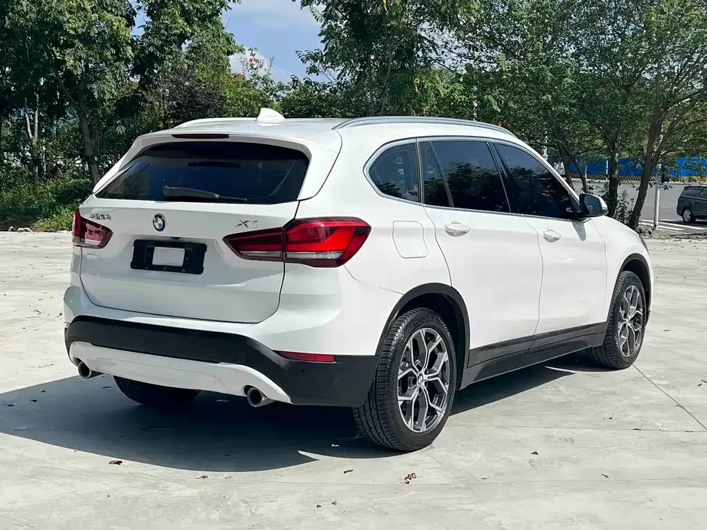 BMW X1 — фото 9