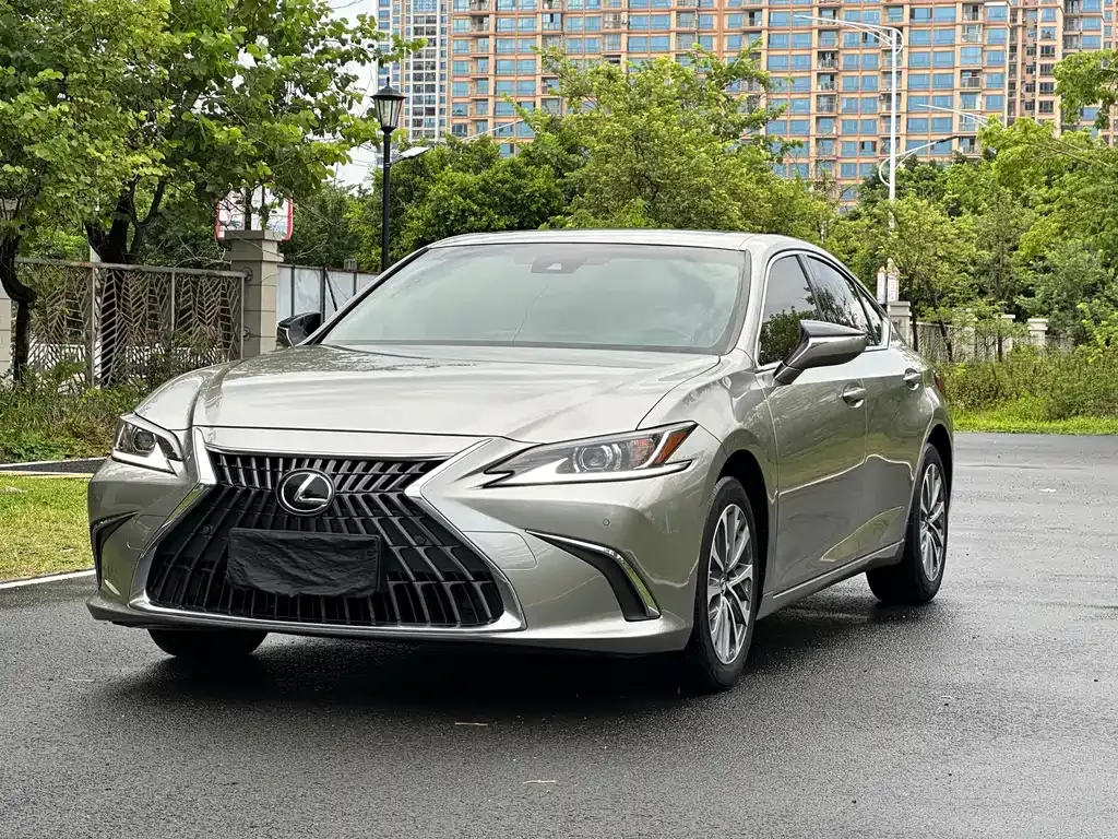 Lexus ES — фото 1