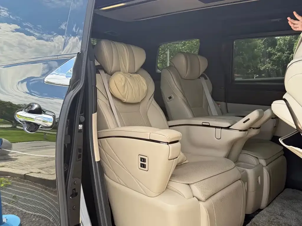 Toyota Alphard — фото 4