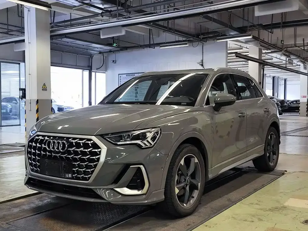 Audi Q3 — фото 1