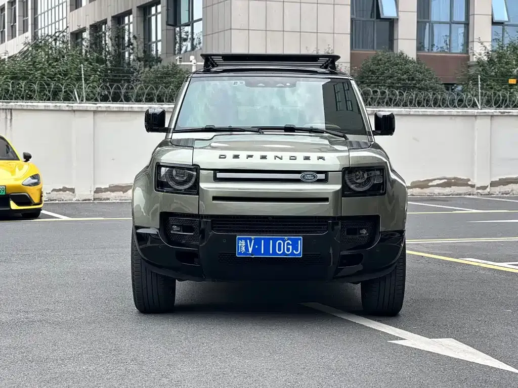 Land Rover Defender — фото 1