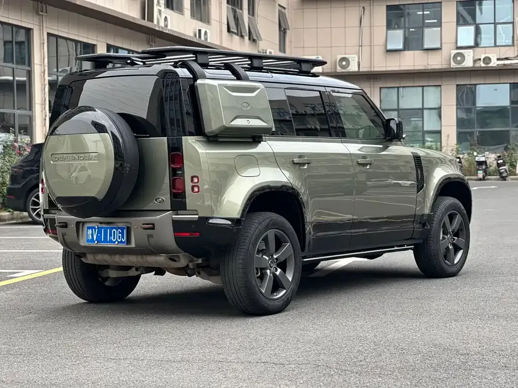 Land Rover Defender — фото 10