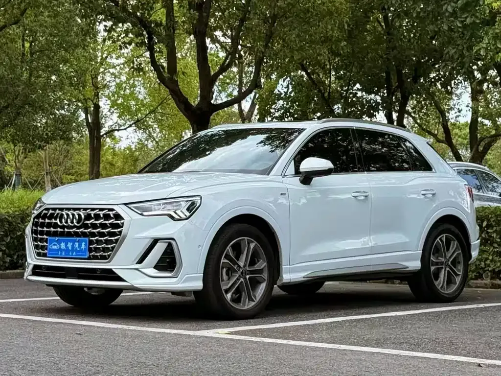 Audi Q3 — фото 1