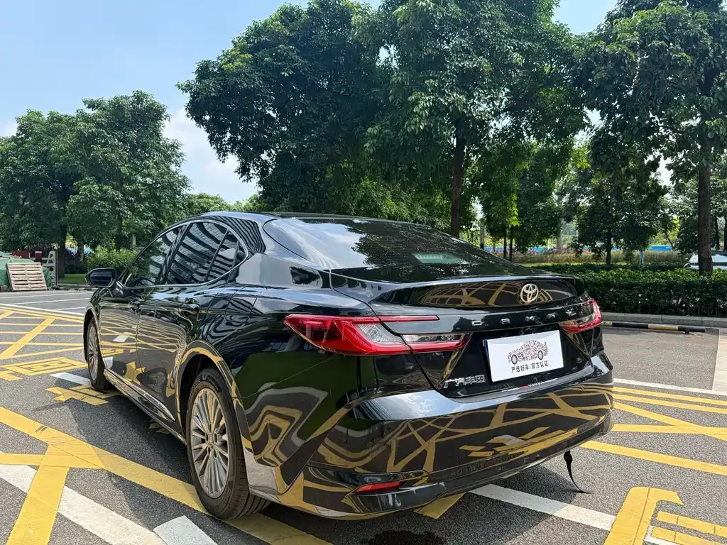 Toyota Camry — фото 10