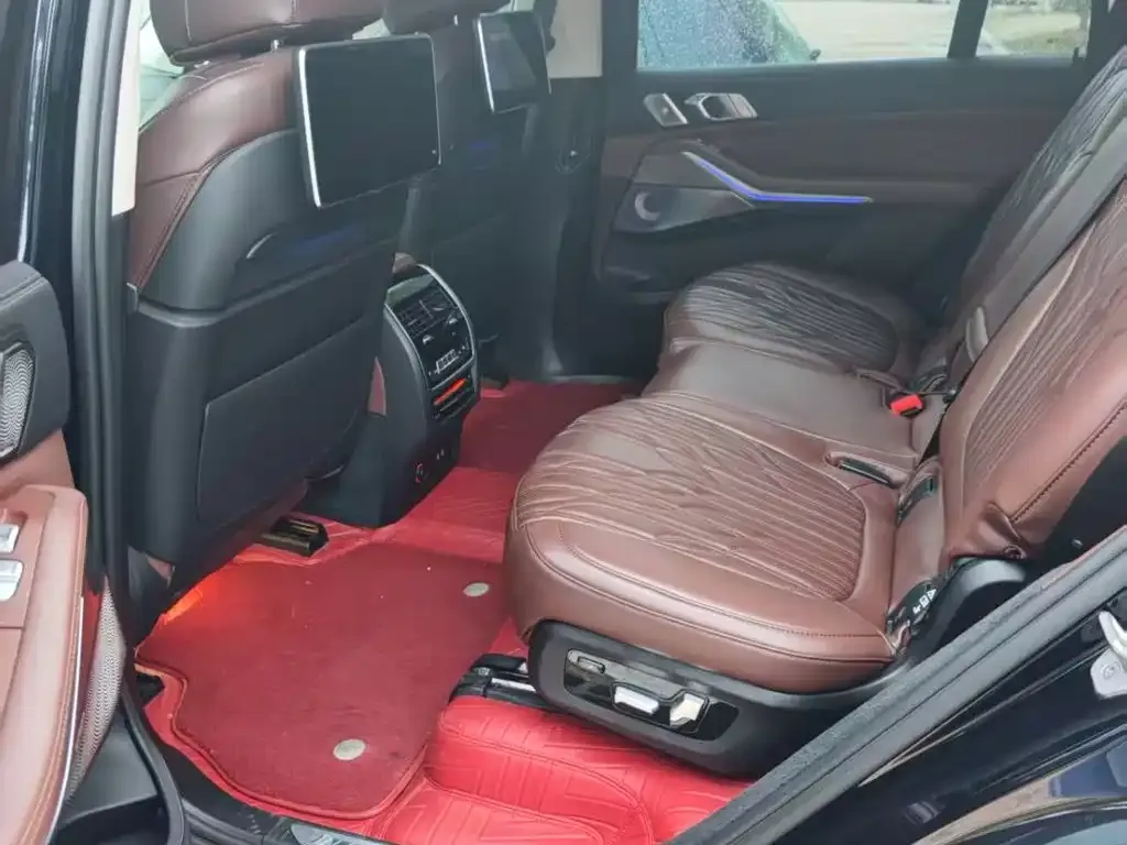 BMW X7 — фото 2
