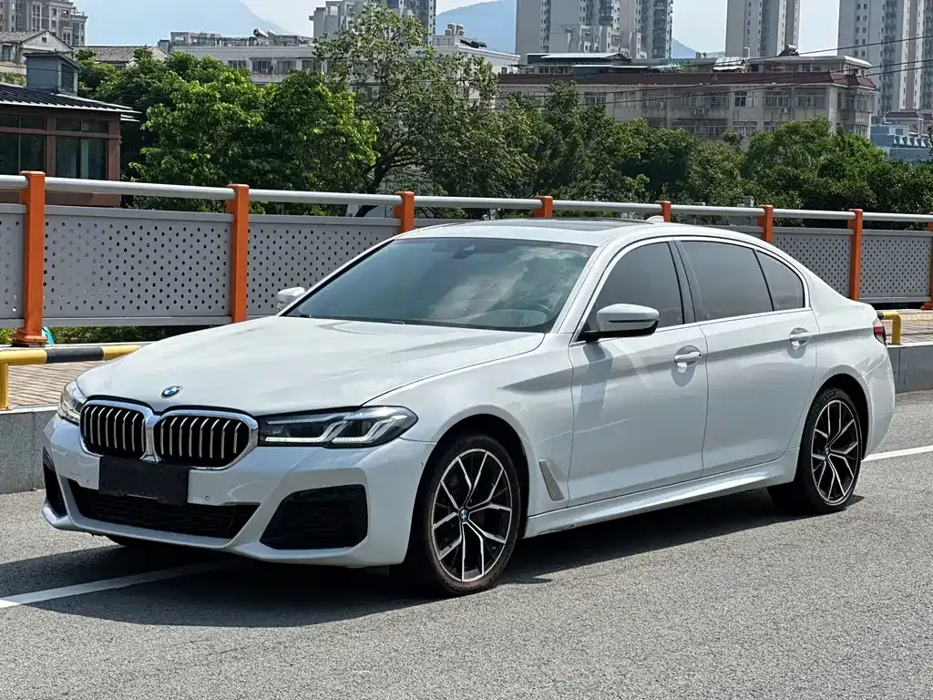 BMW 5 Series — фото 1