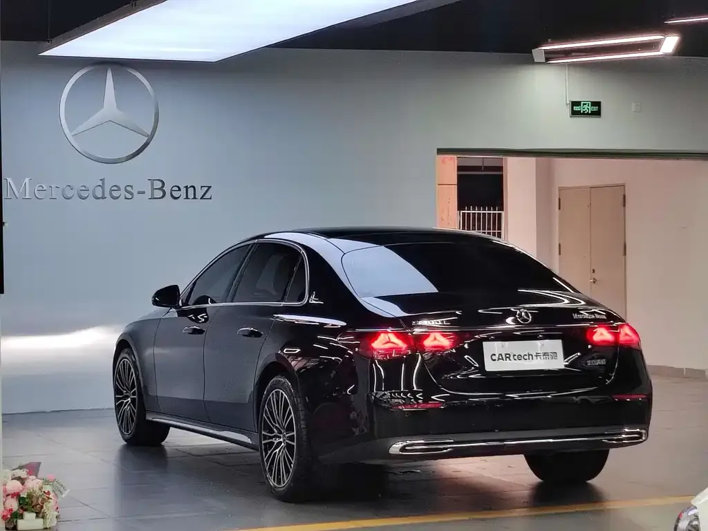 Mercedes-Benz E-Class — фото 2