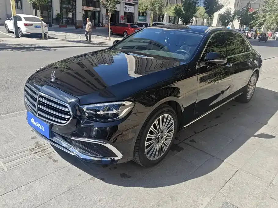 Mercedes-Benz E-Class — фото 1