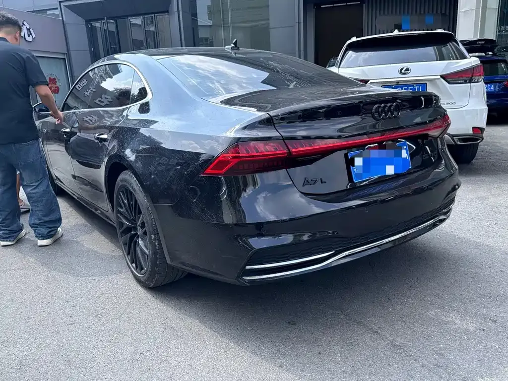 Audi A7L — фото 8