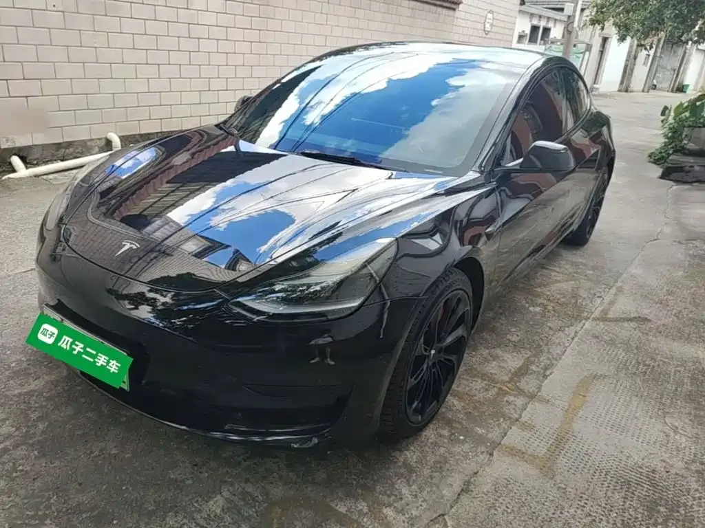 Tesla Model 3 — фото 1