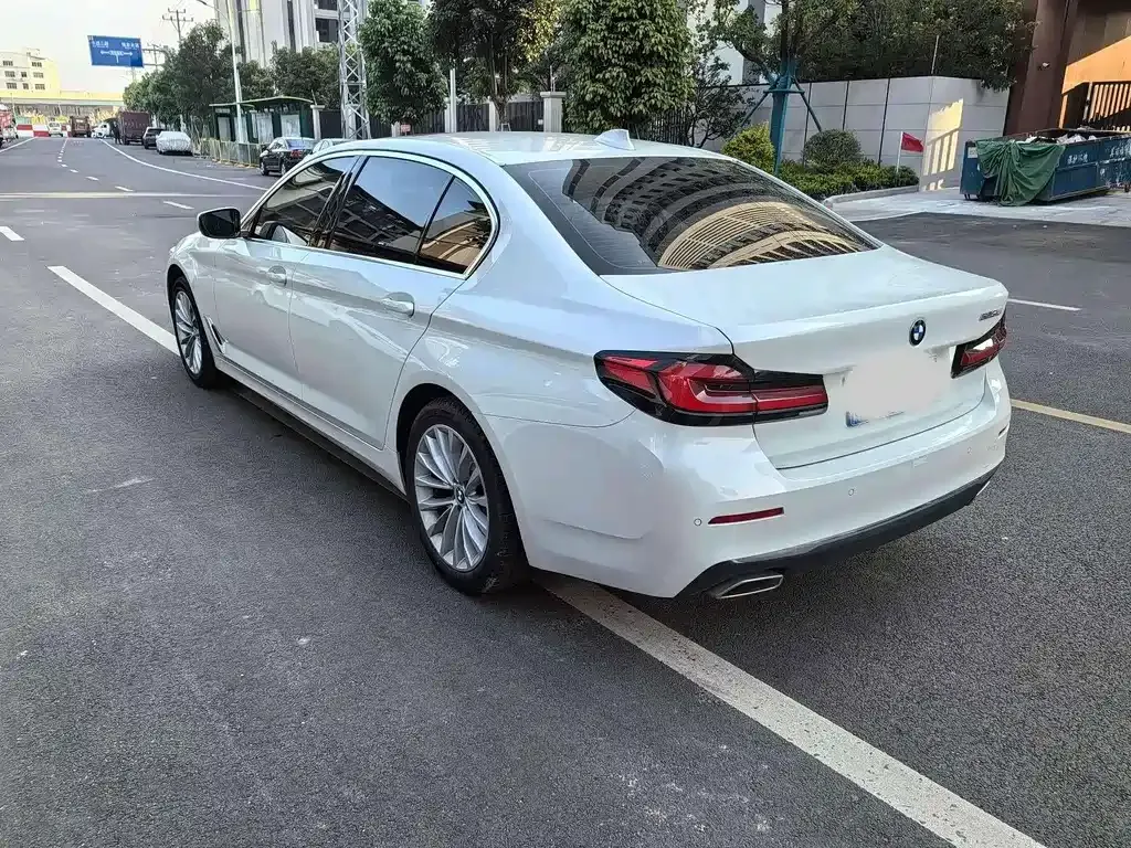 BMW 5 Series — фото 8
