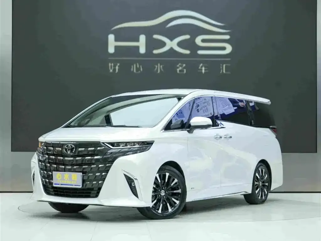 Toyota Alphard — фото 1