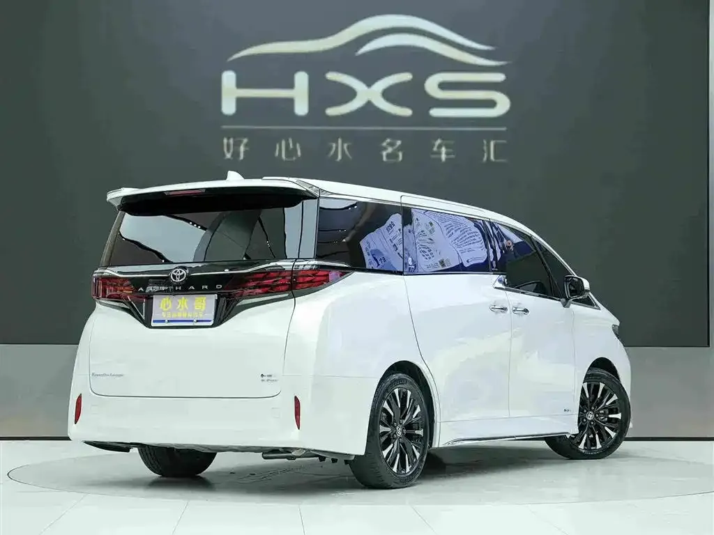Toyota Alphard — фото 4