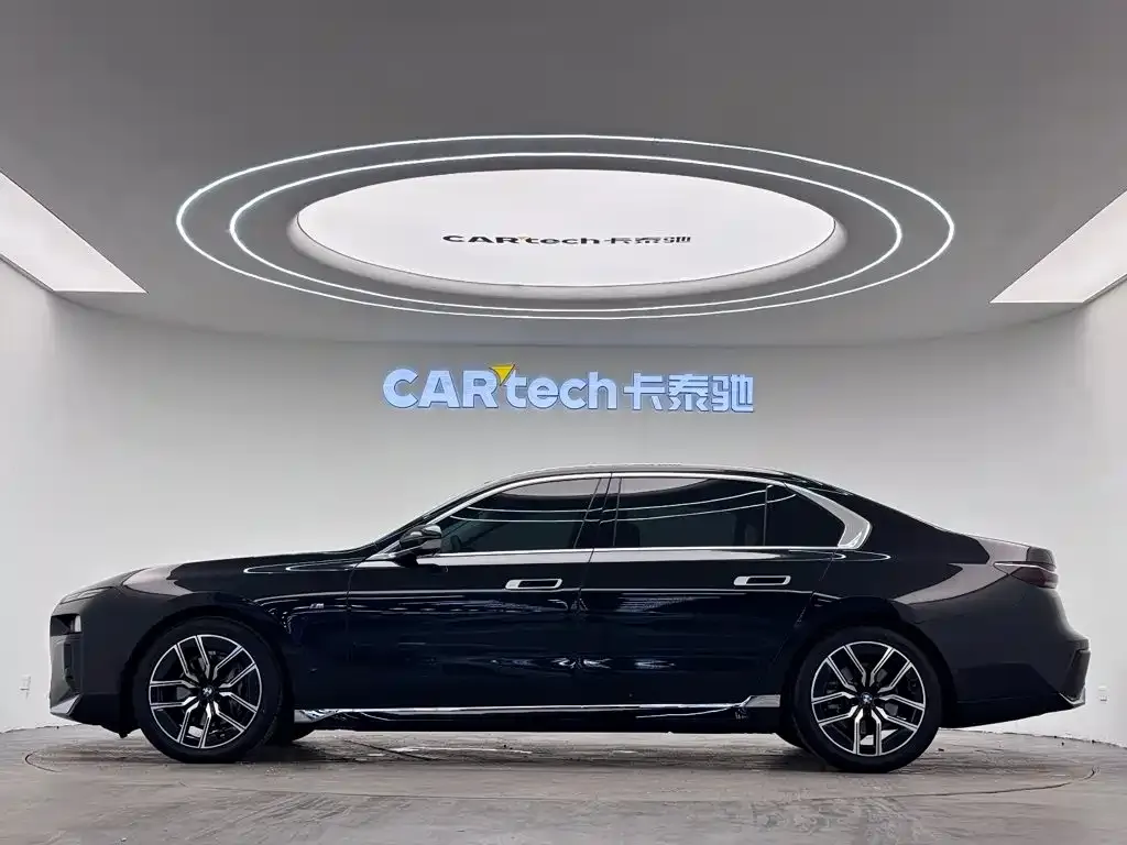 BMW 7 Series — фото 2