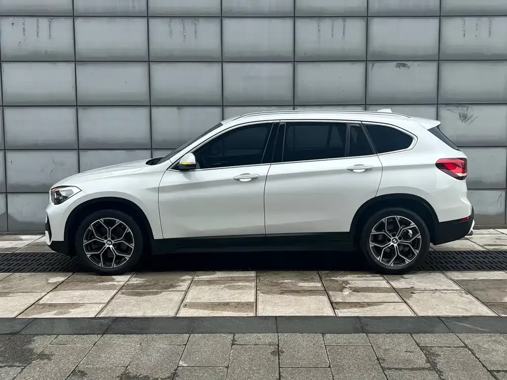 BMW X1 — фото 8