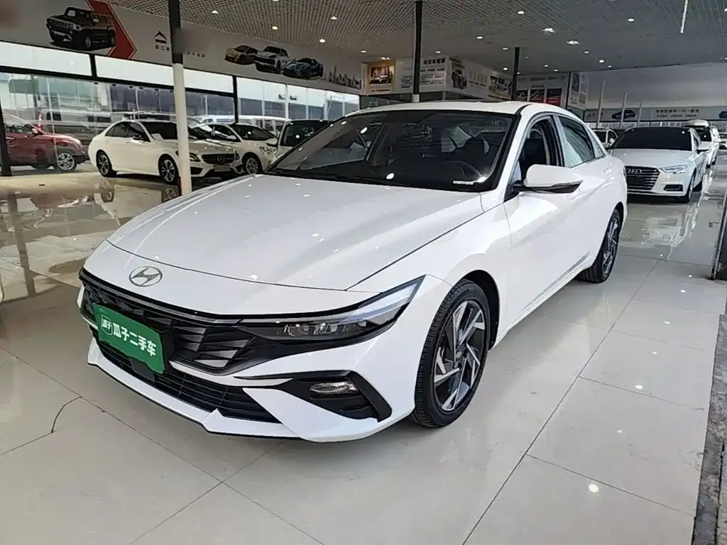 Hyundai Elantra — фото 7