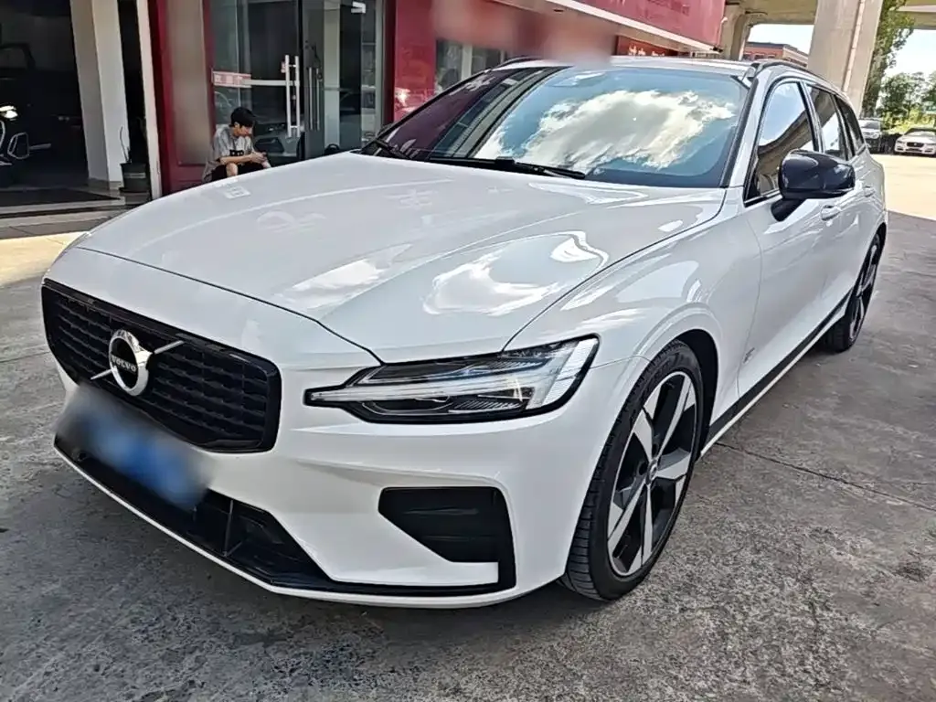 Volvo V60 — фото 1