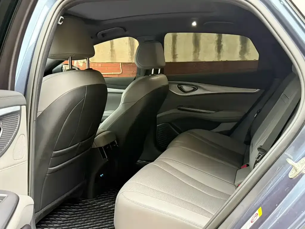 BYD Seal — фото 9