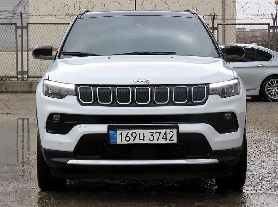 Jeep Compass — фото 1