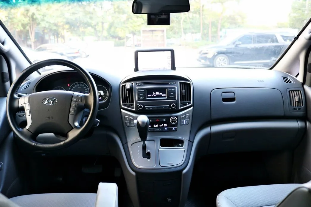 Hyundai Starex — фото 3
